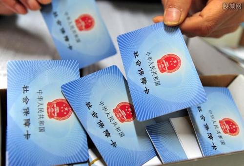企业参保和个人参保 选择什么样的方式缴纳好一些呢？